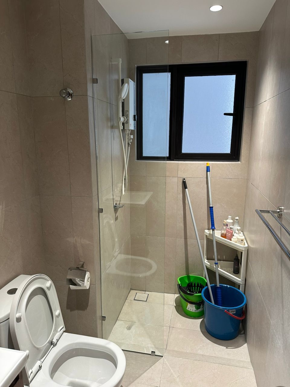 Shower Screen With Tempered Glass