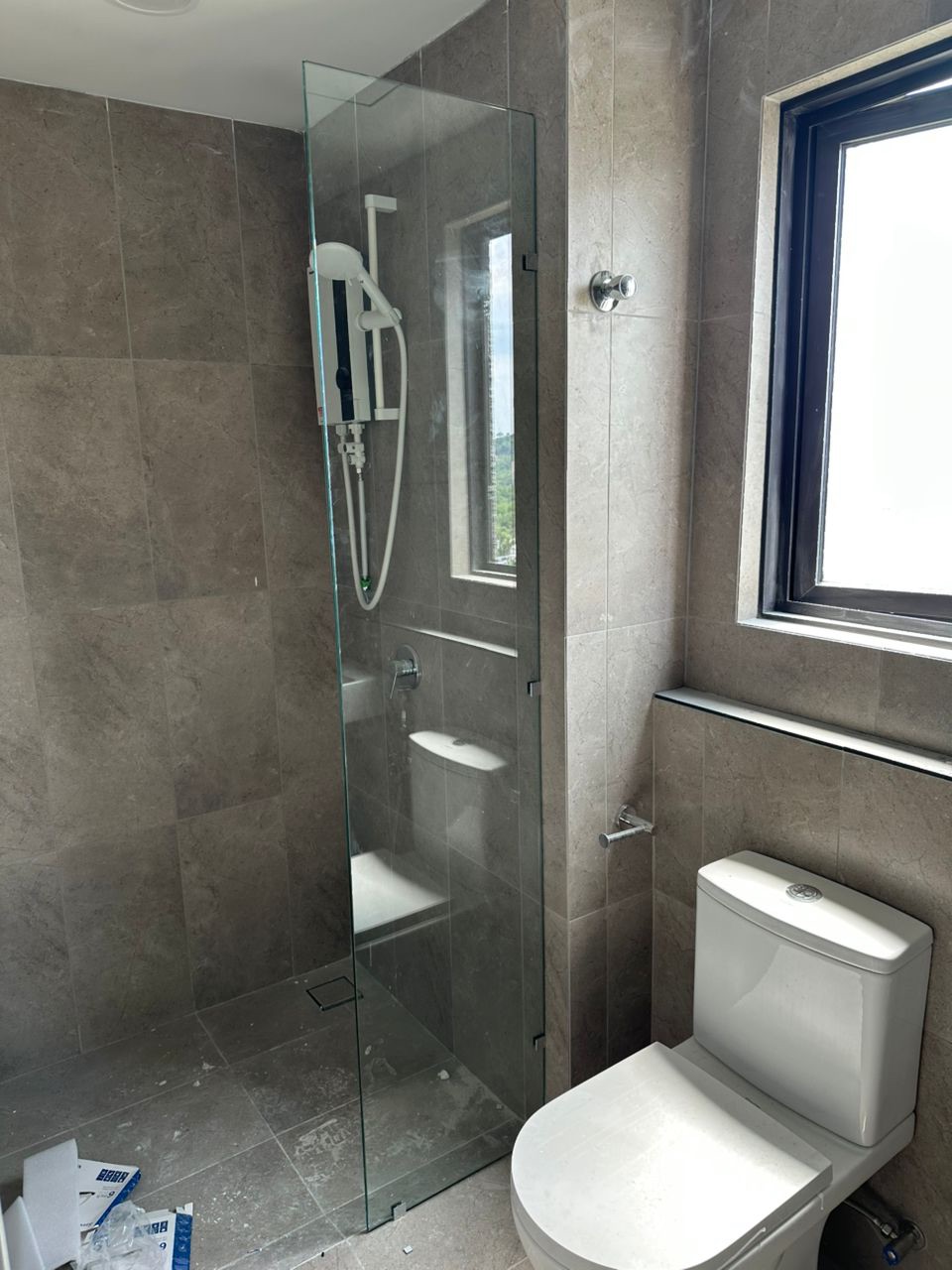 Shower Screen With Tempered Glass