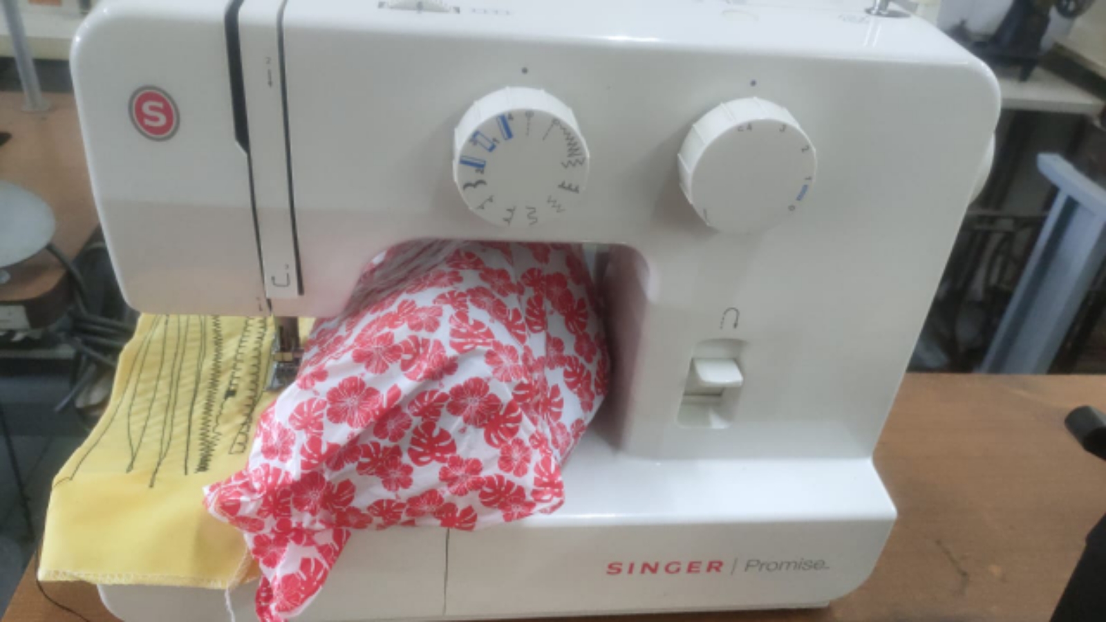 SINGER 1409 PORTABLE SEWING MACHINE