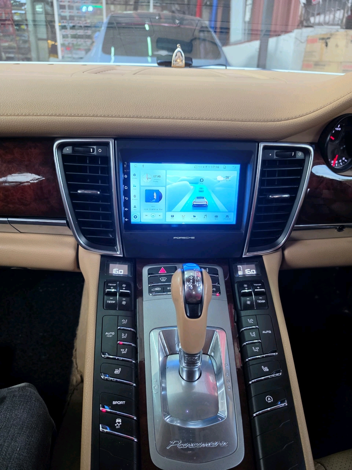 PORSCHE