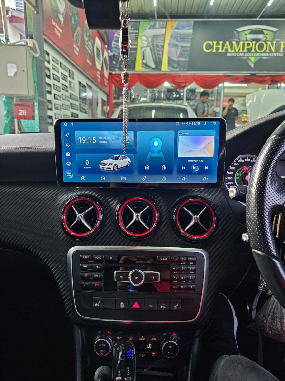 W176 12.8'' ANDROID MULTIMEDIA PLAYER