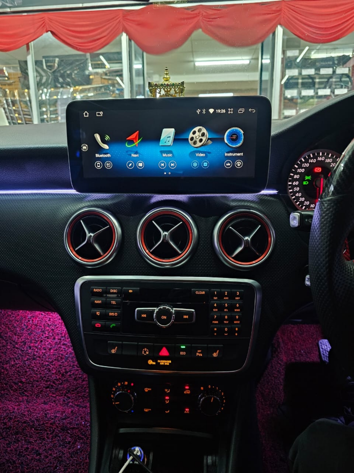 W176 12.3'' ANDROID MULTIMEDIA PLAYER