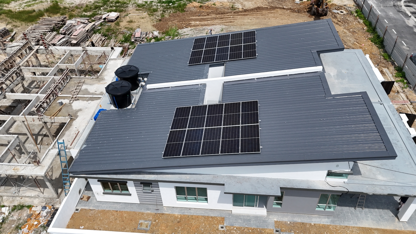 Residential Klebang, Chemor, Perak
*Solar ATAP Solar PV System Project* Solar System Capacity : 6.20kWp (10pcs) using Tier 1 Brand Solar Panel and Inverter