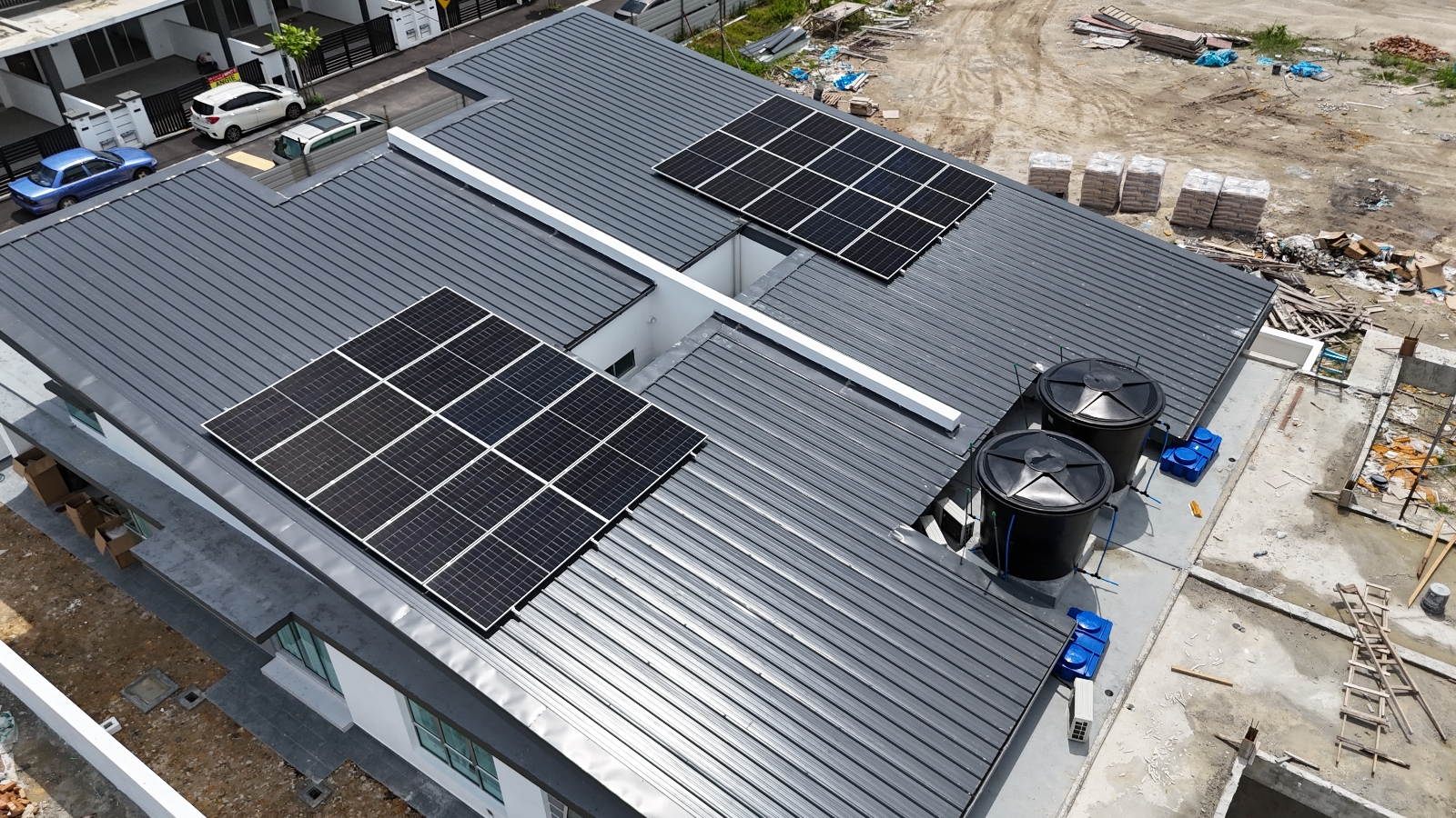 Residential Klebang, Chemor, Perak
*Solar ATAP Solar PV System Project* Solar System Capacity : 6.20kWp (10pcs) using Tier 1 Brand Solar Panel and Inverter