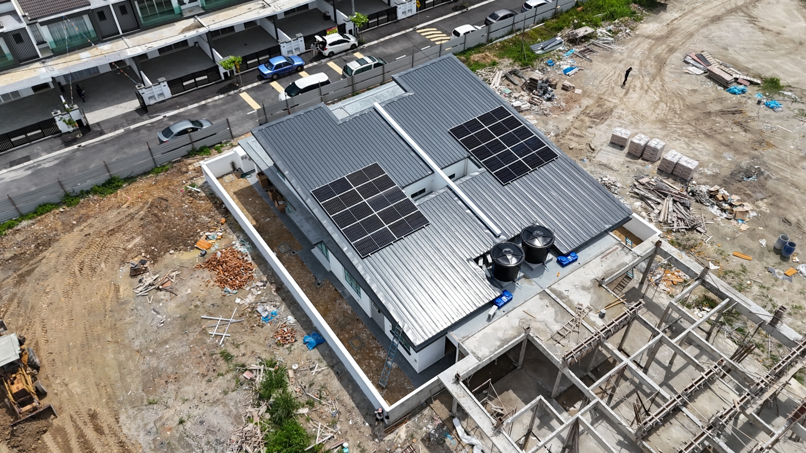 Residential Klebang, Chemor, Perak
*Solar ATAP Solar PV System Project* Solar System Capacity : 6.20kWp (10pcs) using Tier 1 Brand Solar Panel and Inverter