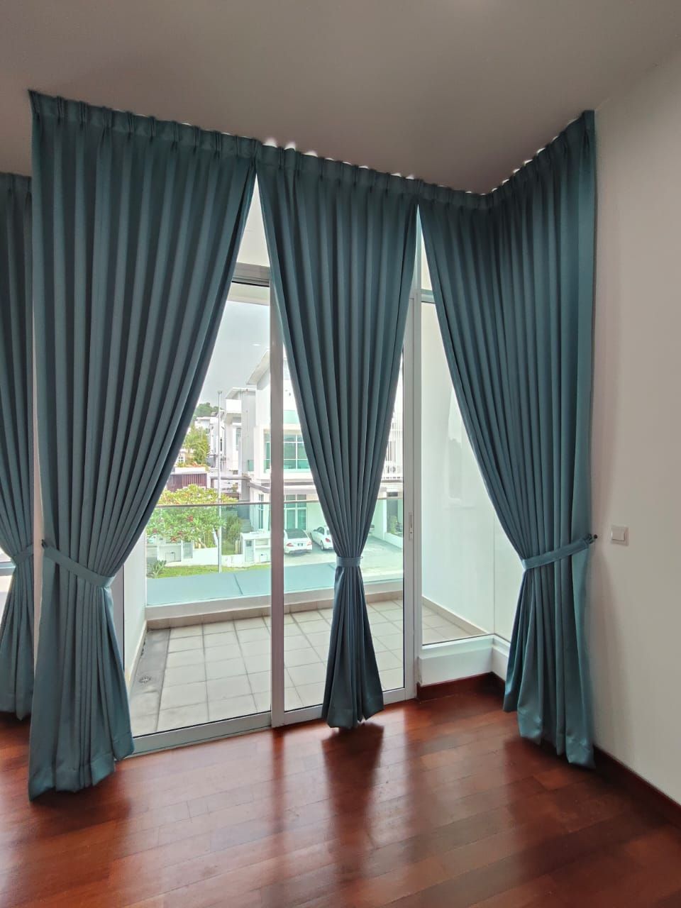 Full House Blackout Curtain installation with single railing; Jln Clover 3, Cyberjaya, 62000 Cyberjaya, Selangor