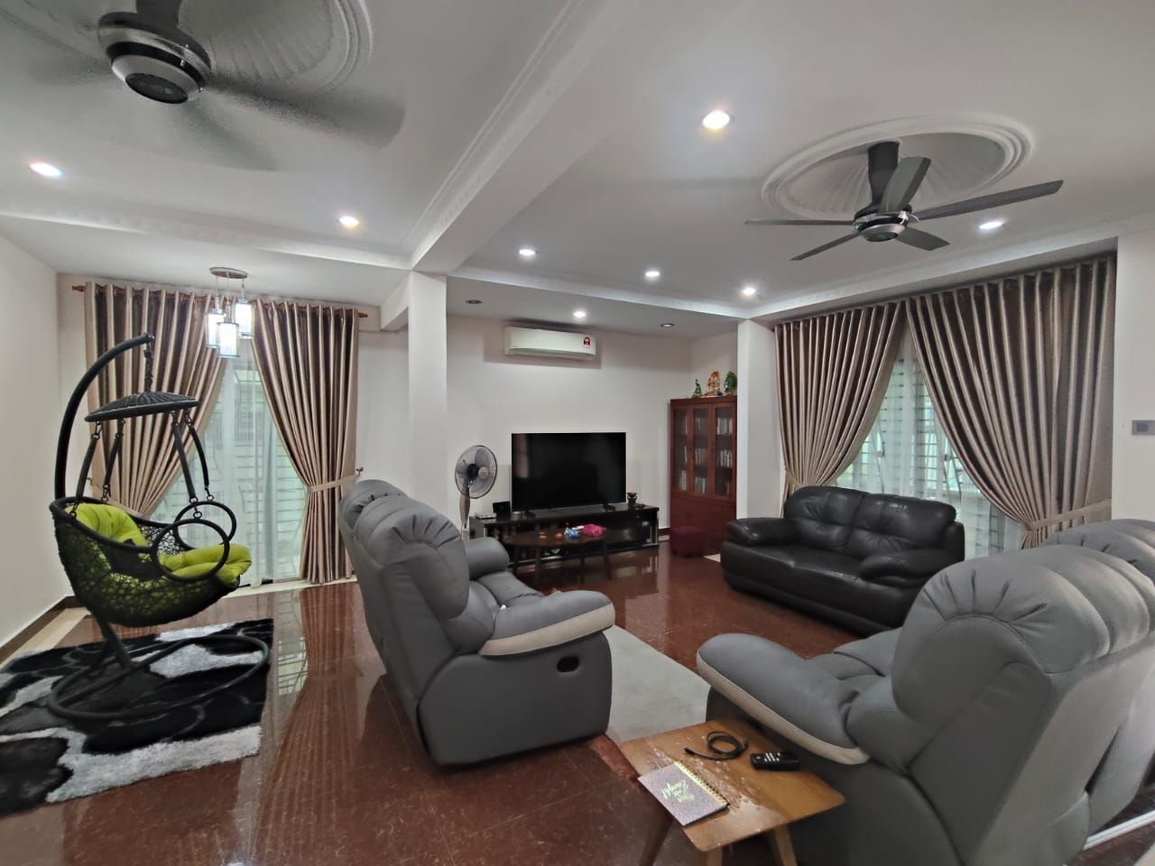 Blackout Curtain with eyelet design installed with wooden rod; Roller Blind installation for kitchen; Jalan Makyong 2d/Ku5, Bandar Bukit Raja, 41050 Klang, Selangor