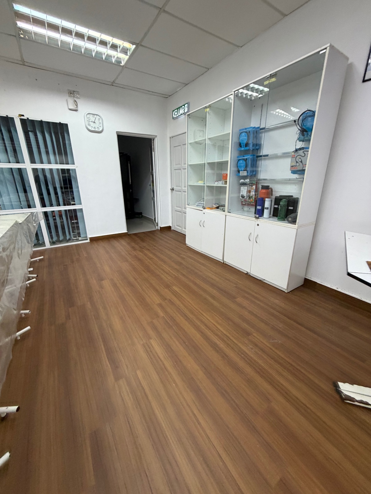 Hacking pop up tiles,Selflevelling,install Spc flooring,vinyl flooring at pusat computer NADI Jengka ,Temerloh Pahang