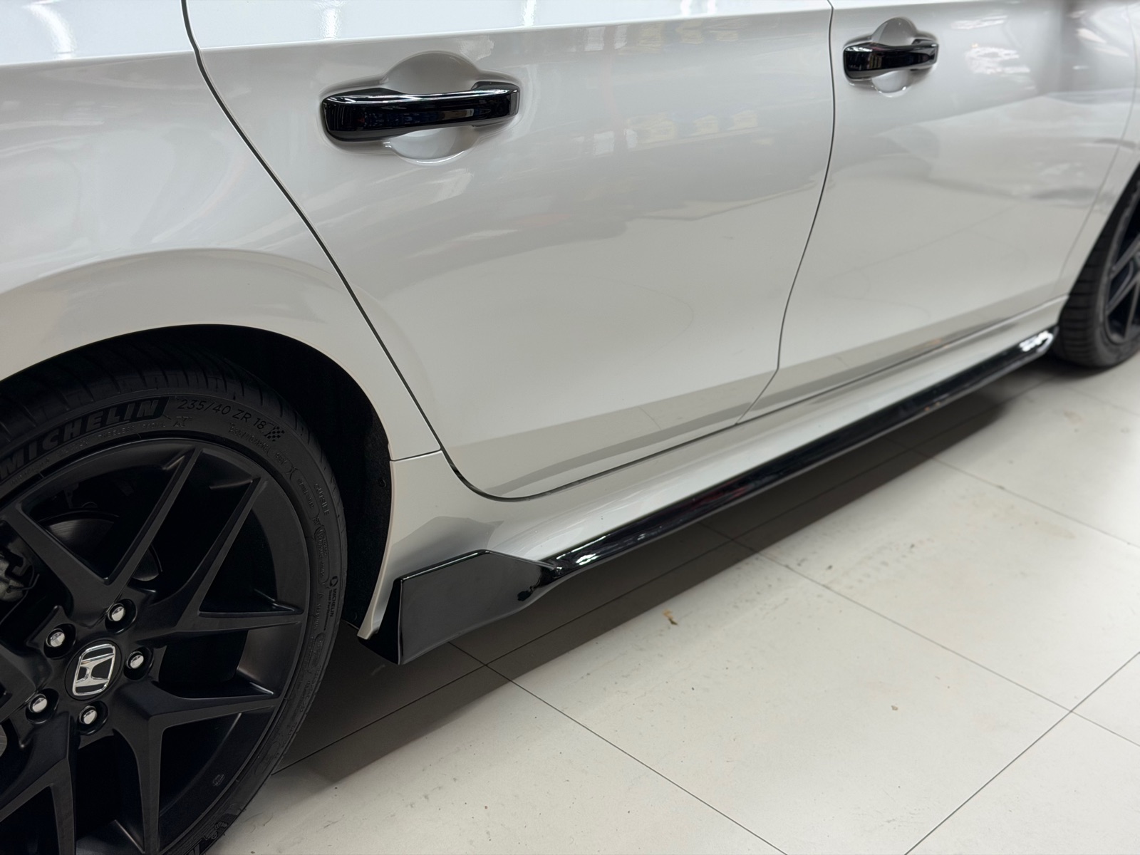 FL5 TYPE R V1 SIDE LIPS