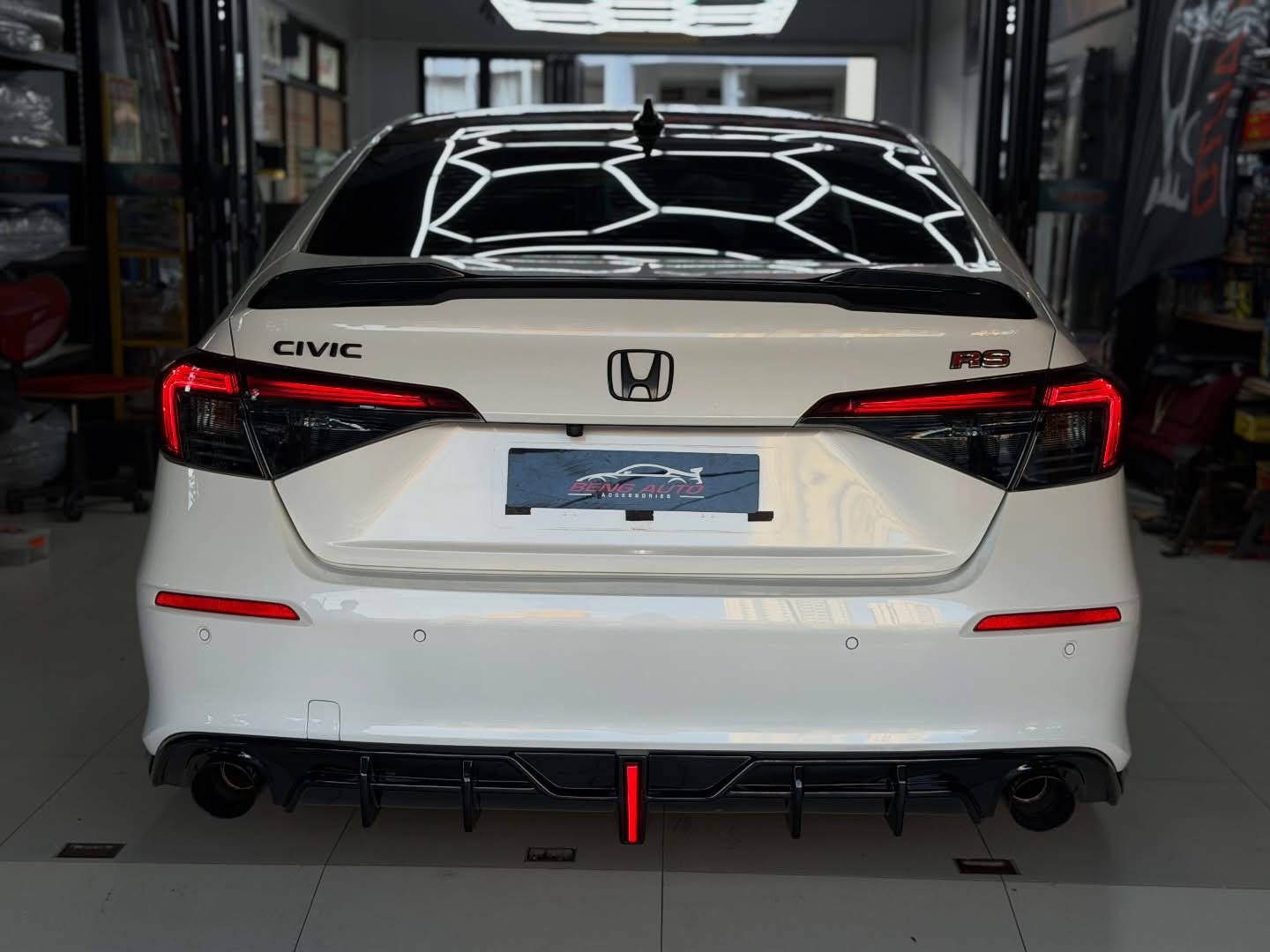 LED V1 REAR DIFFUSER