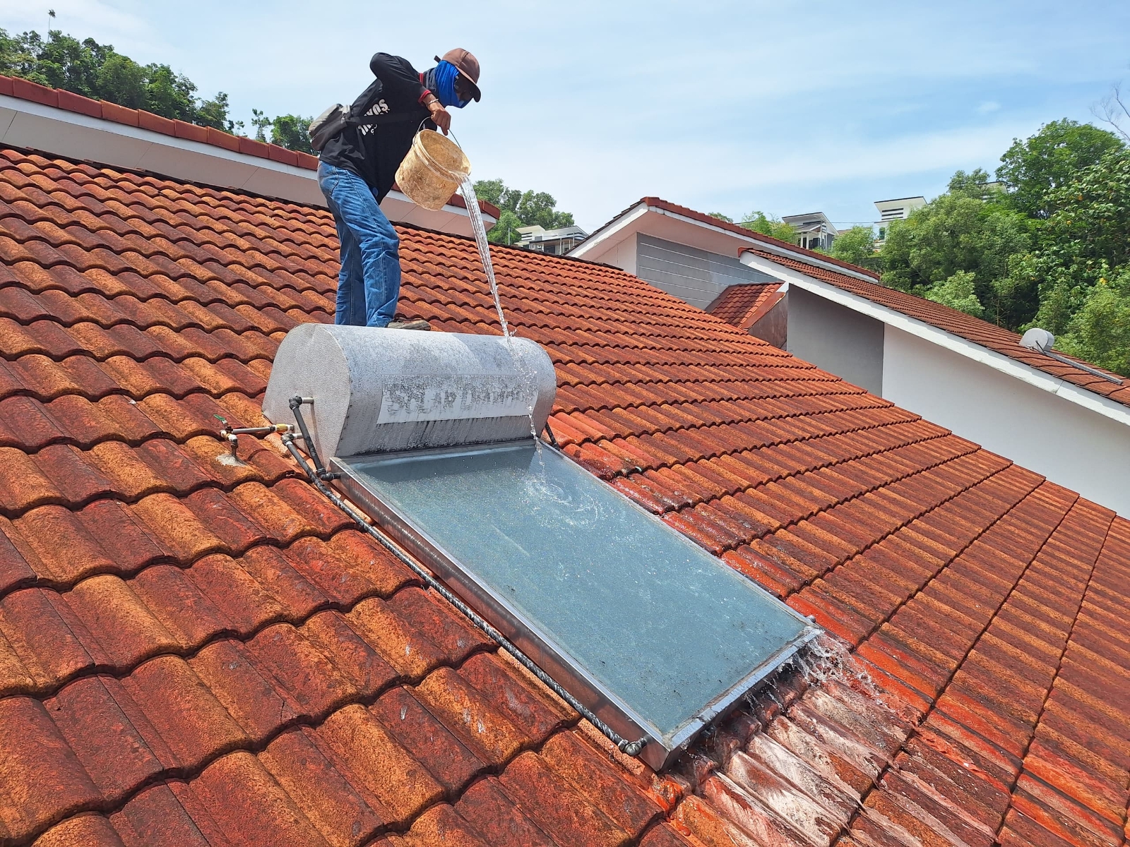 CLEANING & CHEMICAL SERVICE SOLAR FLAT PANEL