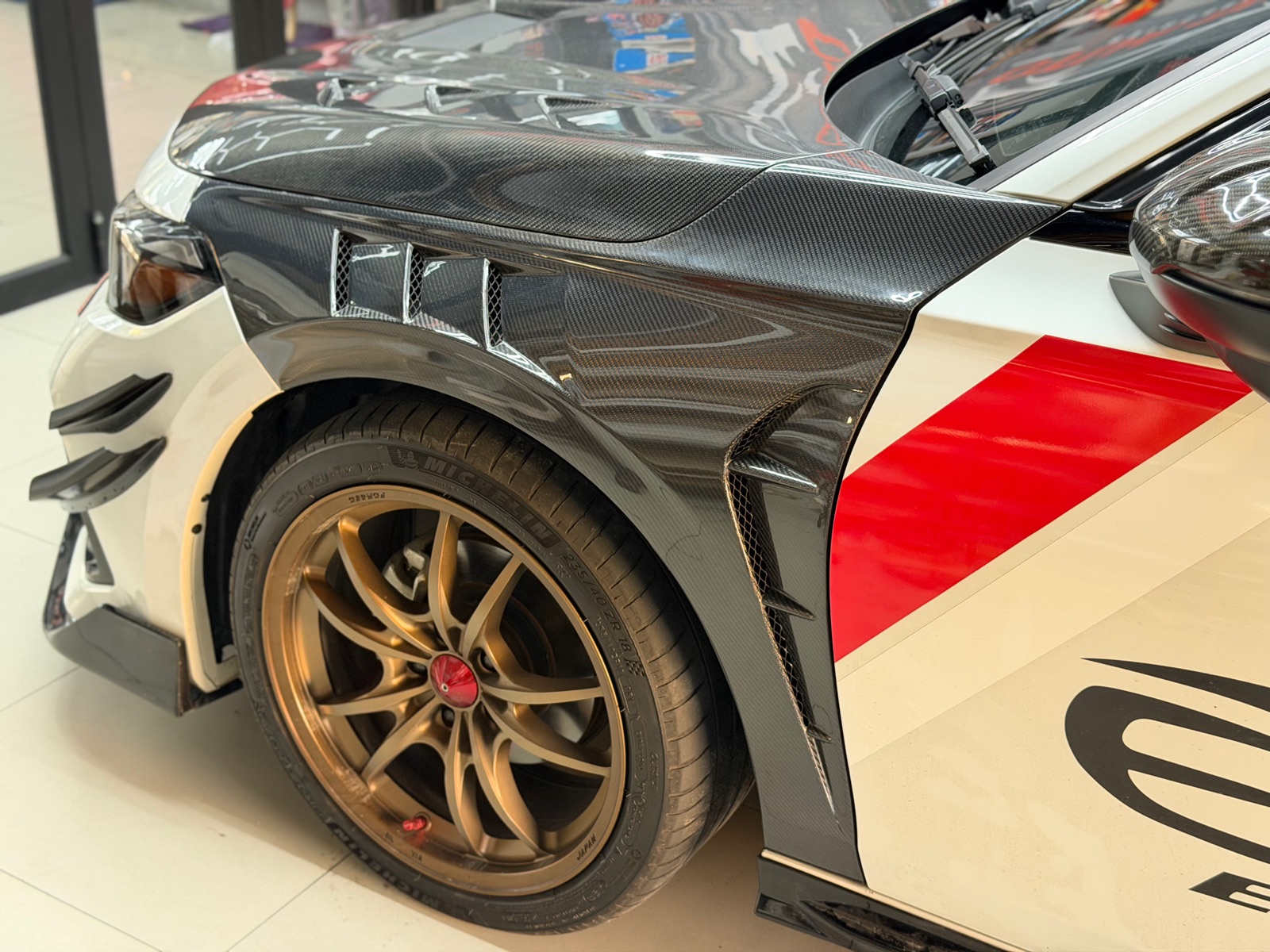 VARIS DESIGN CARBON SIDE FENDER
