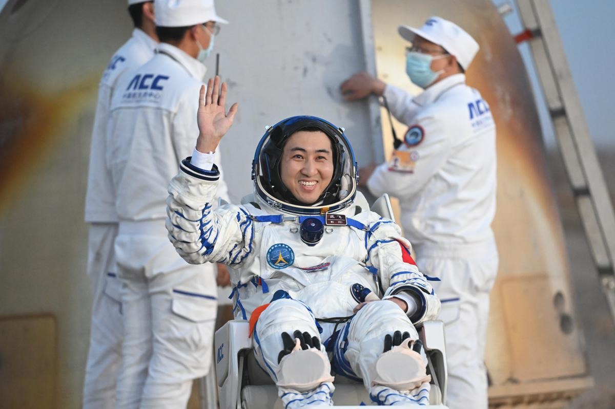 Shenzhou XXI Astronauts Return After 7 Months in Space