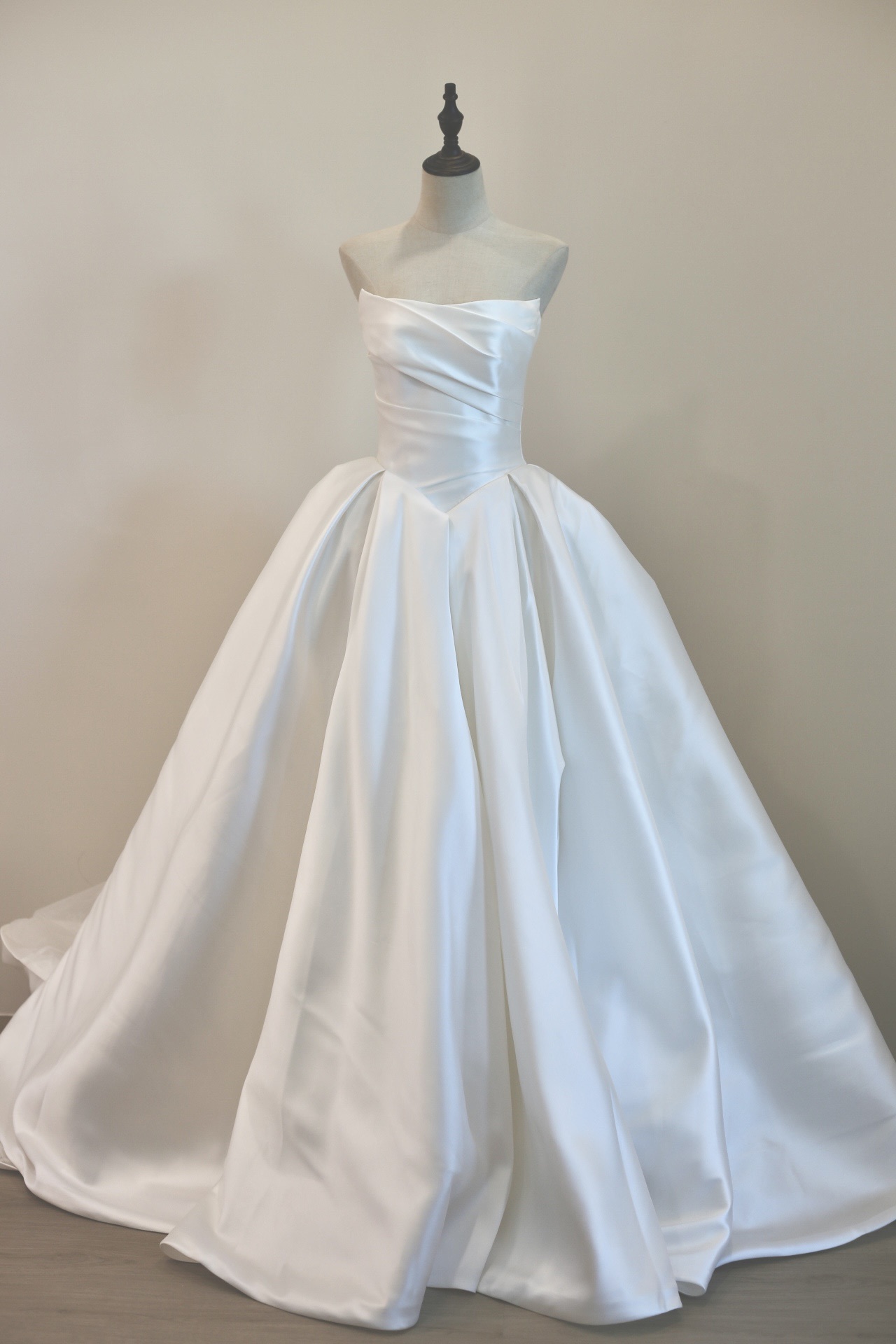 Signature Tube Long Train White Gown