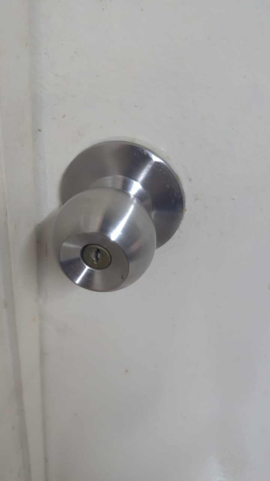 Door pushlock