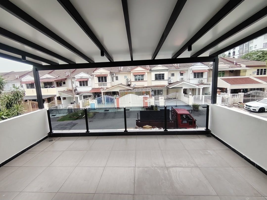 High-Quality Tempered Glass Fencing 