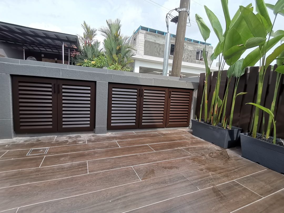 What Are Aluminium Louvres and How Do They Improve Ventilation?