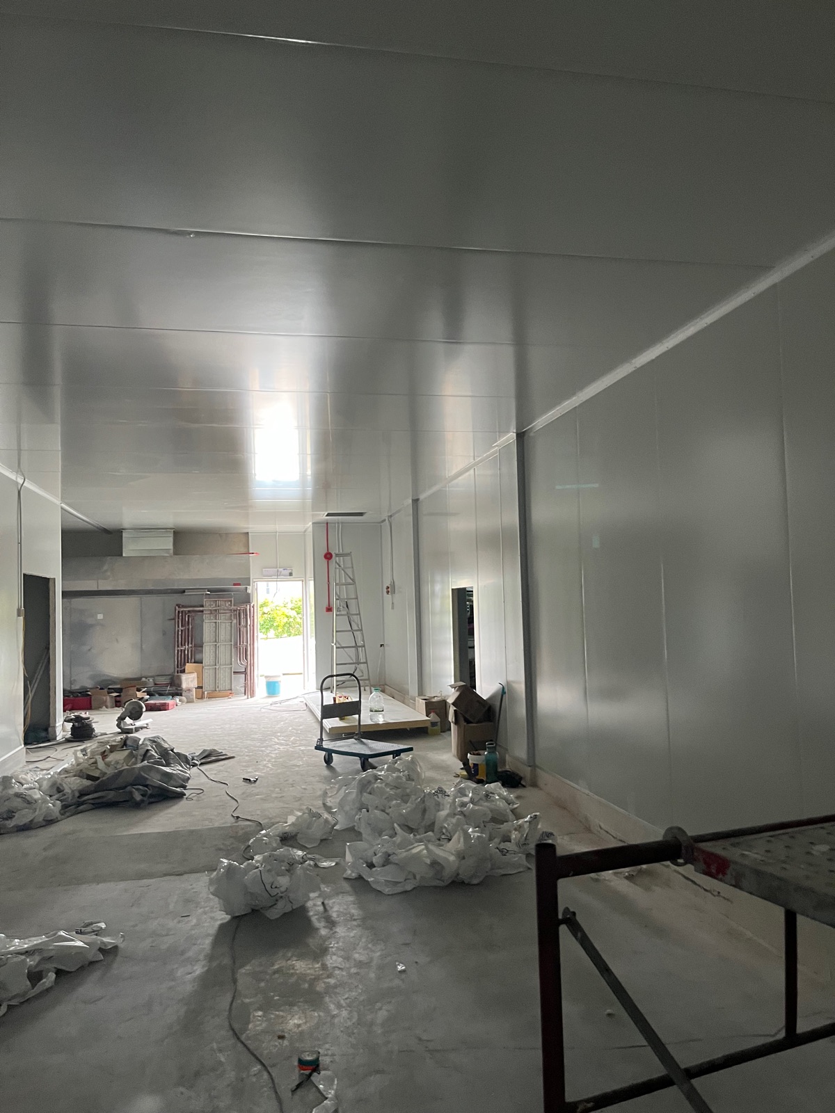 Install Pir Panel Chiller And Processing Room