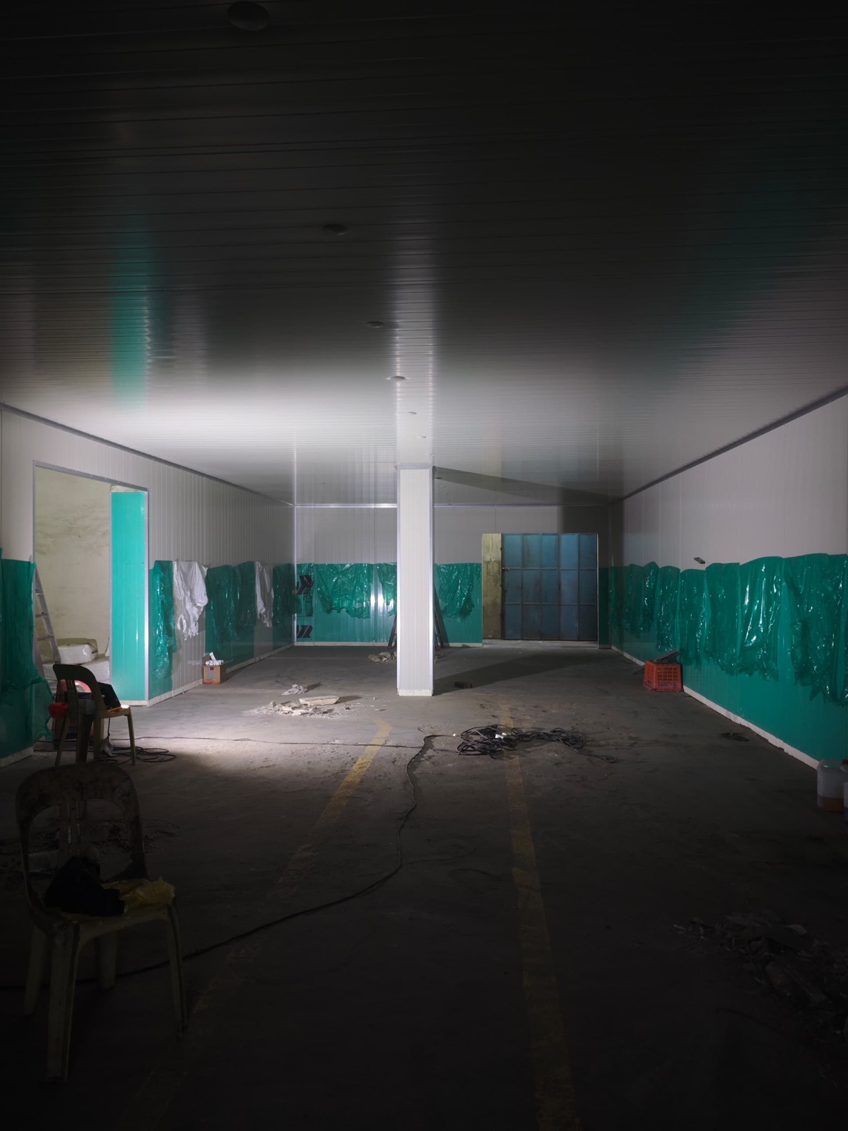 Install Pir Panel Chiller And Processing Room