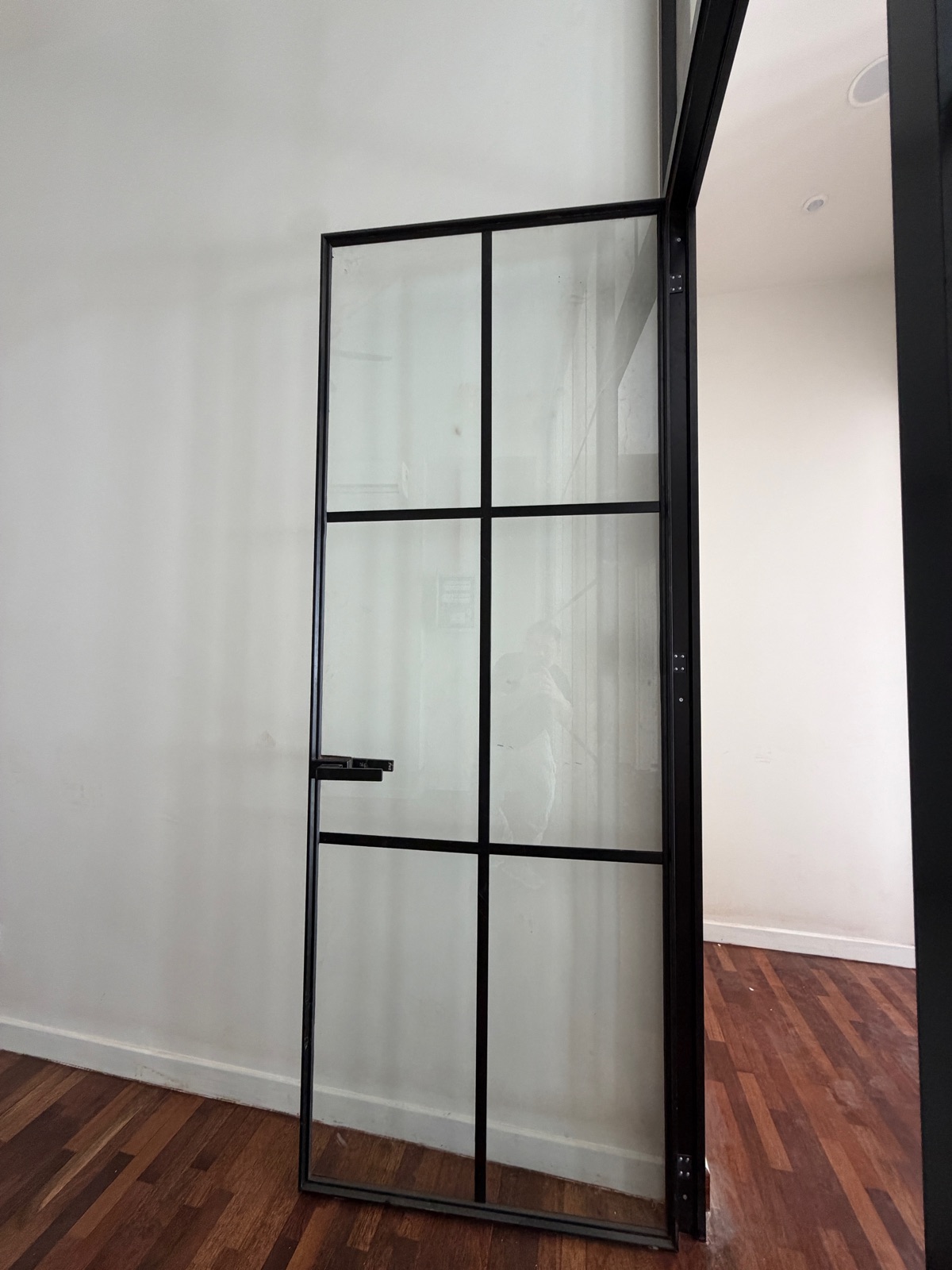 Ultra Slim Swing Door Arttle Design
