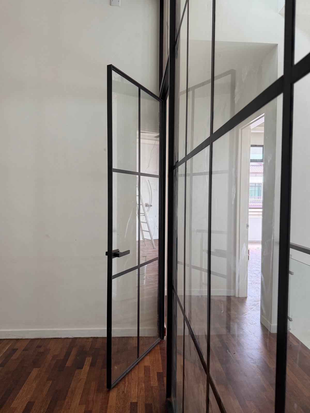 Ultra Slim Swing Door Arttle Design