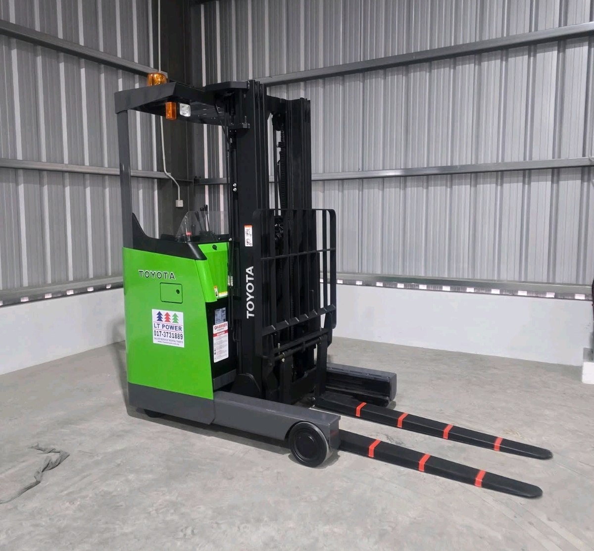 8FBR15 Battery Reachtruck 