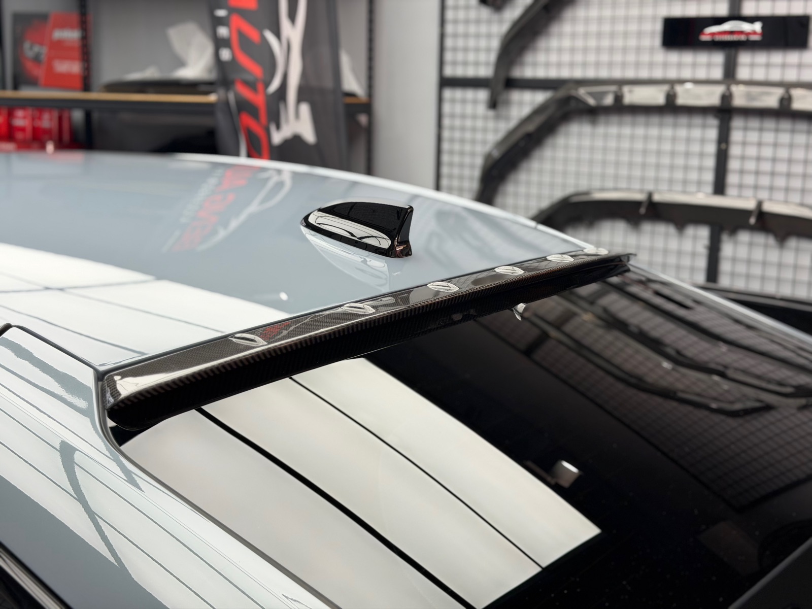 AM DESIGN CARBON ROOF SPOILER