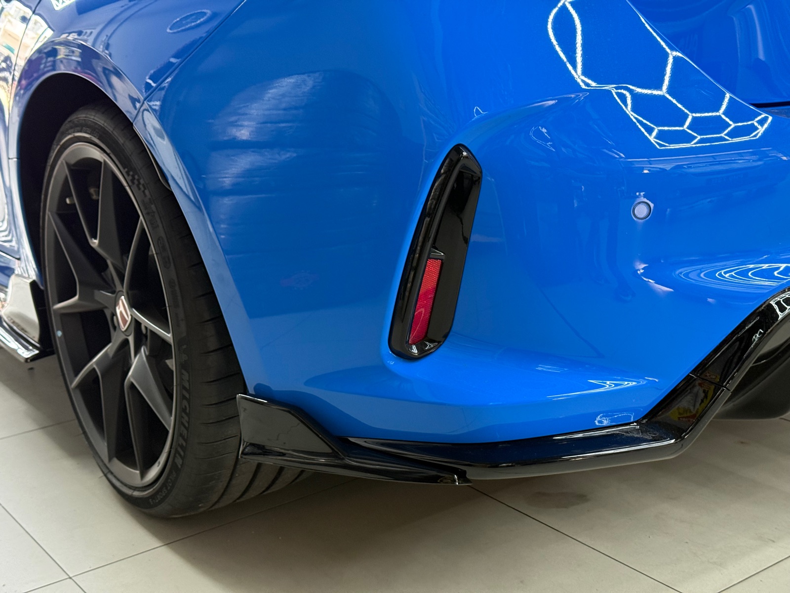 EXTENSION REAR SIDE LIPS GLOSSY BLACK