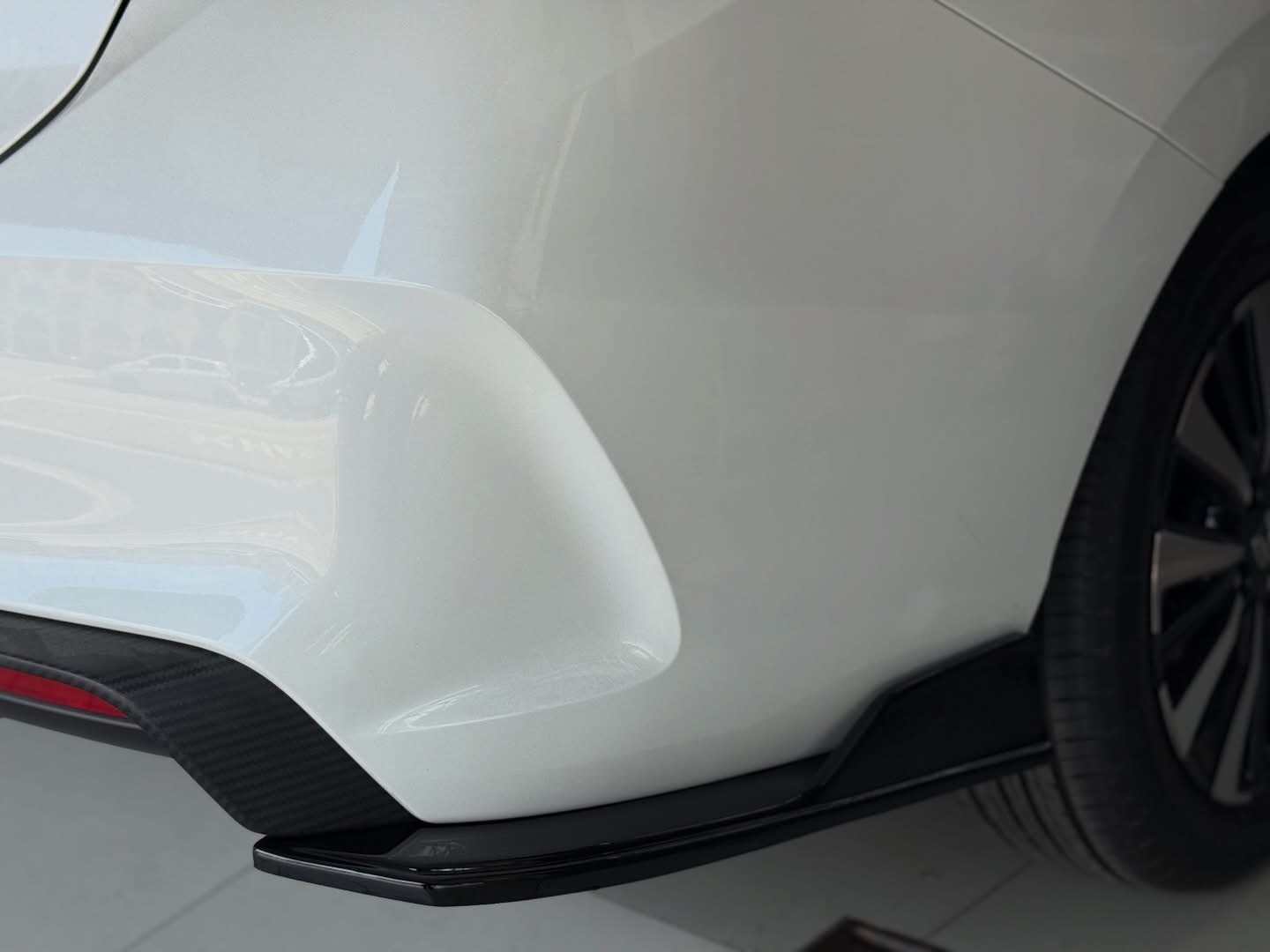 RS V2 REAR SIDE LIPS