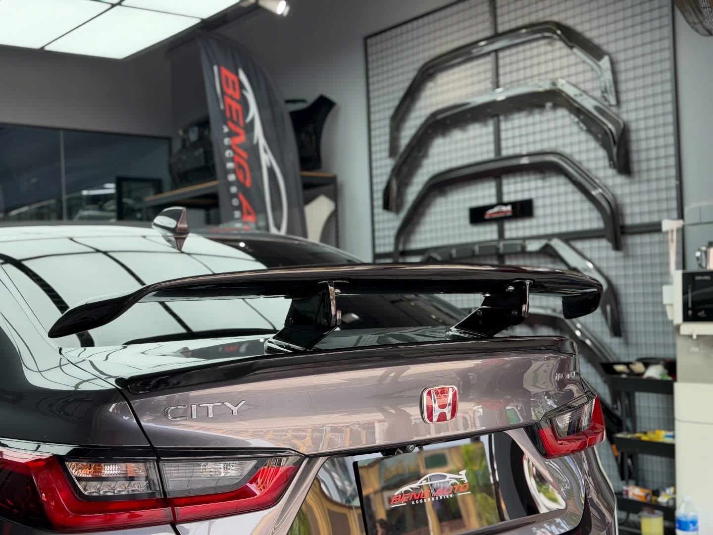 VARIS DESIGN SPOILER