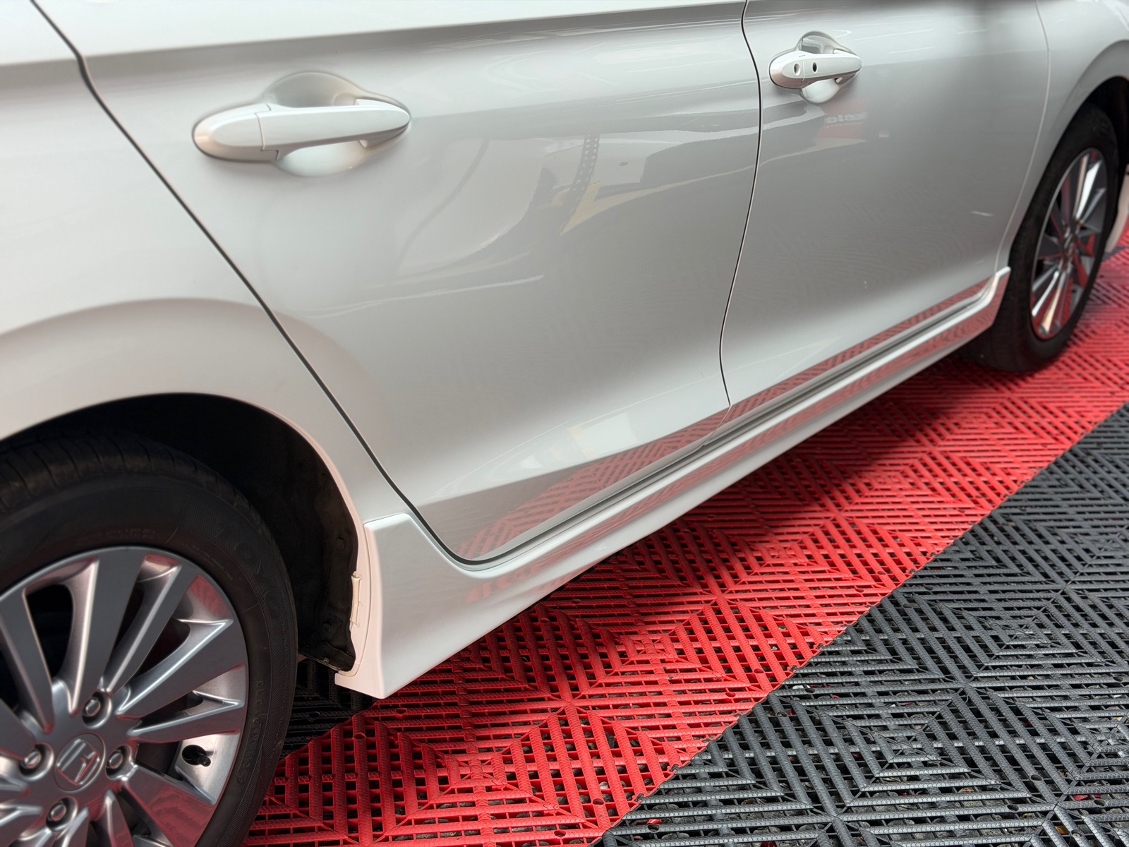 OEM FLRS SIDE SKIRT WITH PAINT