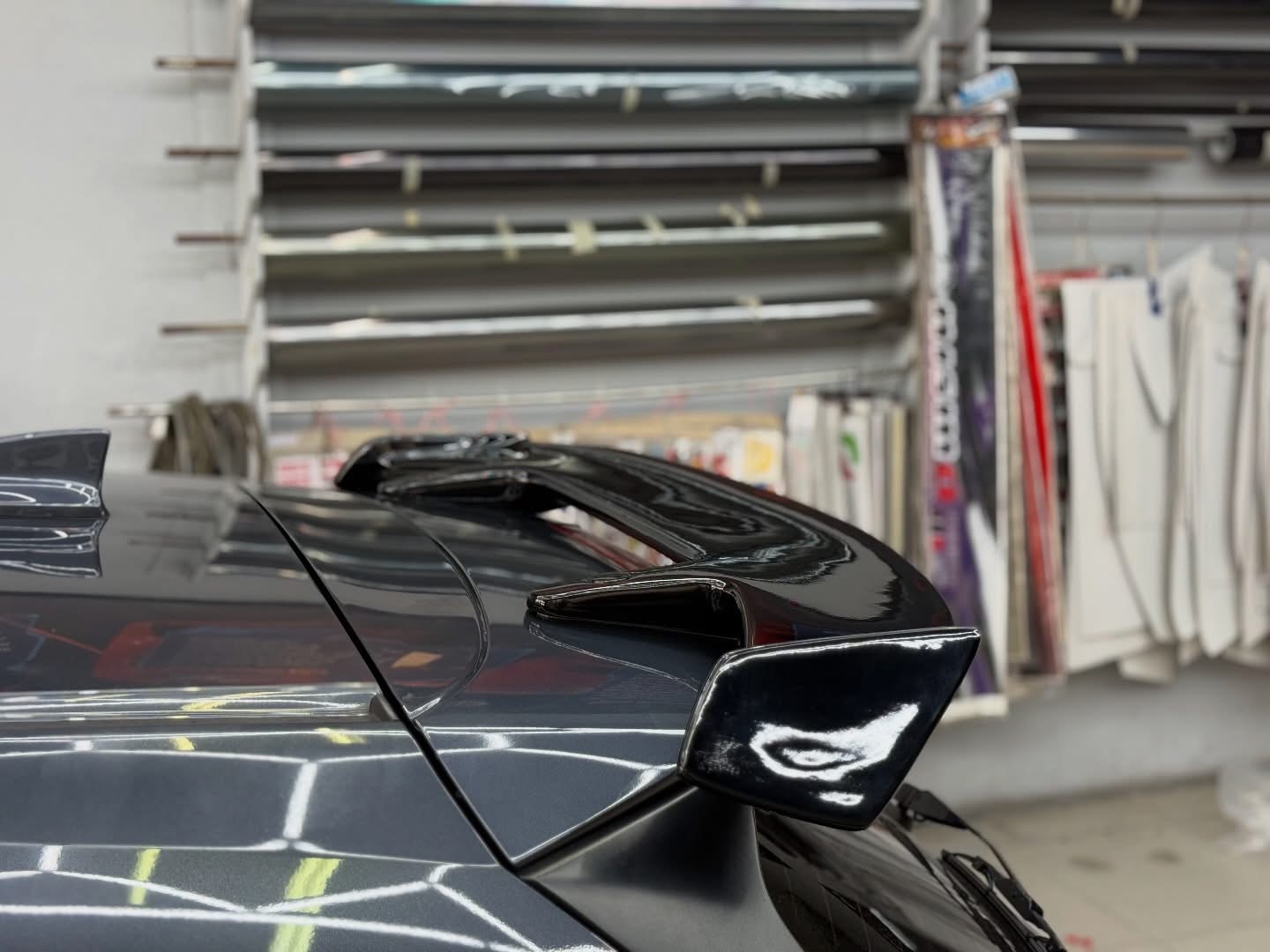 UNIVERSAL HATCHBACK SPOILER