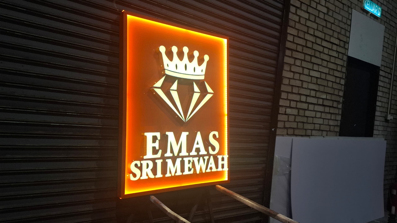 奢华非凡3D LED钛金不锈钢L角边框金饰珠宝店招牌精英解决方案商服务PUCHONG及PETALING JAYA