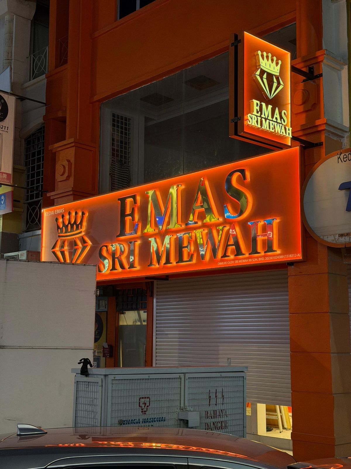 PAPAN TANDA KEDAI EMAS 3D LED STAINLESS STIL EMAS L-ANGLE PALING LAKU DARI REKABENTUK TERBAIK DI KAJANG & BANGI