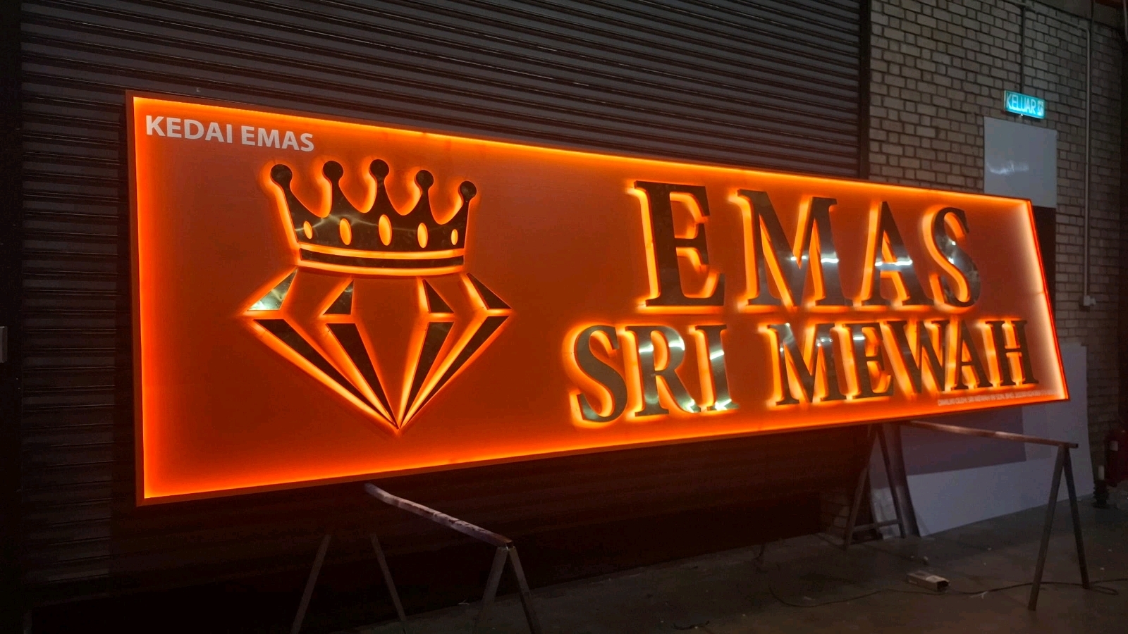 PAPAN TANDA KEDAI EMAS 3D LED EMAS STAINLESS L-ANGLE TAWARAN EKSKLUSIF DARI PAKAR UTAMA DI SERI KEMBANGAN & BALAKONG