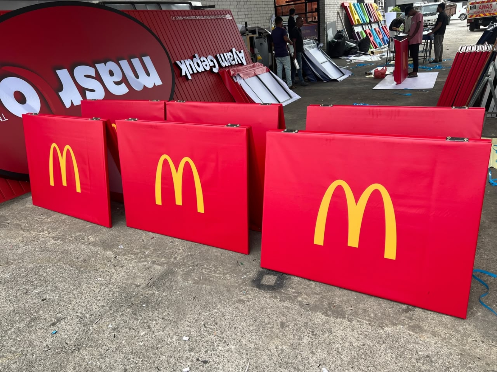 PAPAN TANDA A-BOARD SUKAN TAJAAN MCD HARGA BAJET DARI PENGELUAR UTAMA DI SUNWAY & BANDAR UTAMA