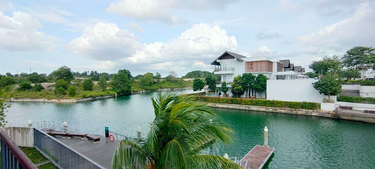 Emerald Bay @ 4 storey courtyard house FOR RENT