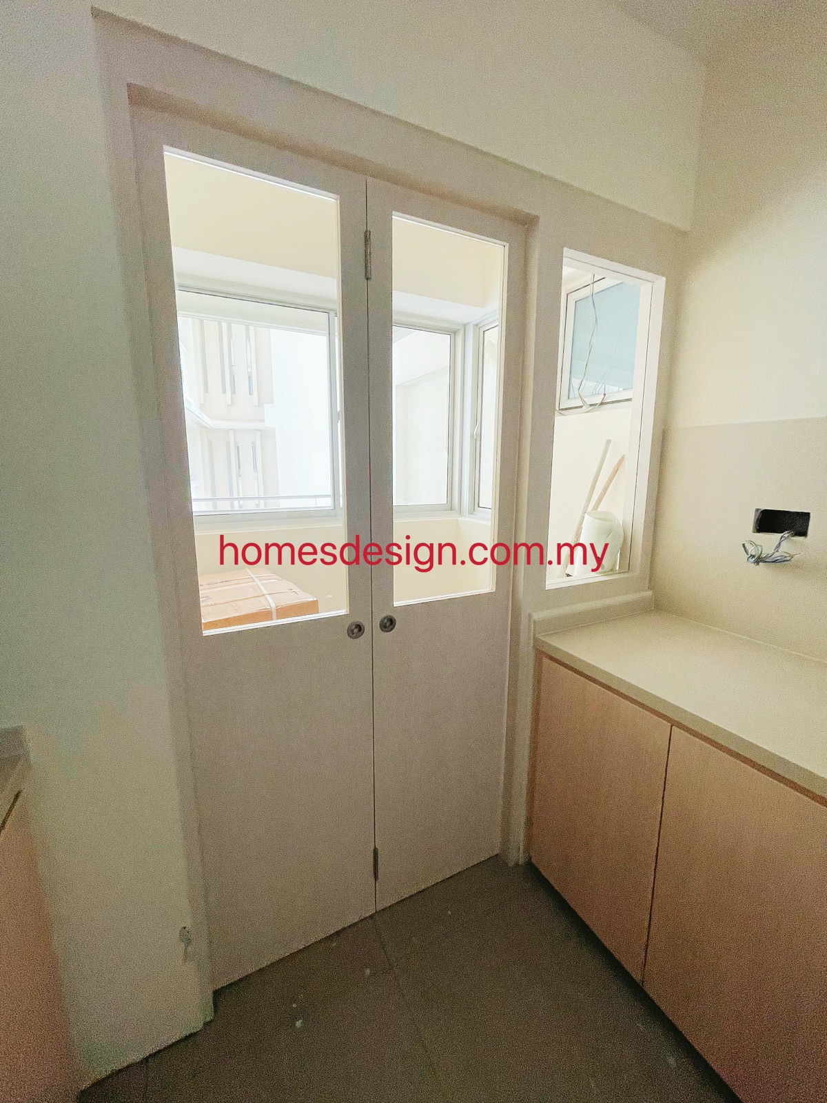 Kitchen swing door