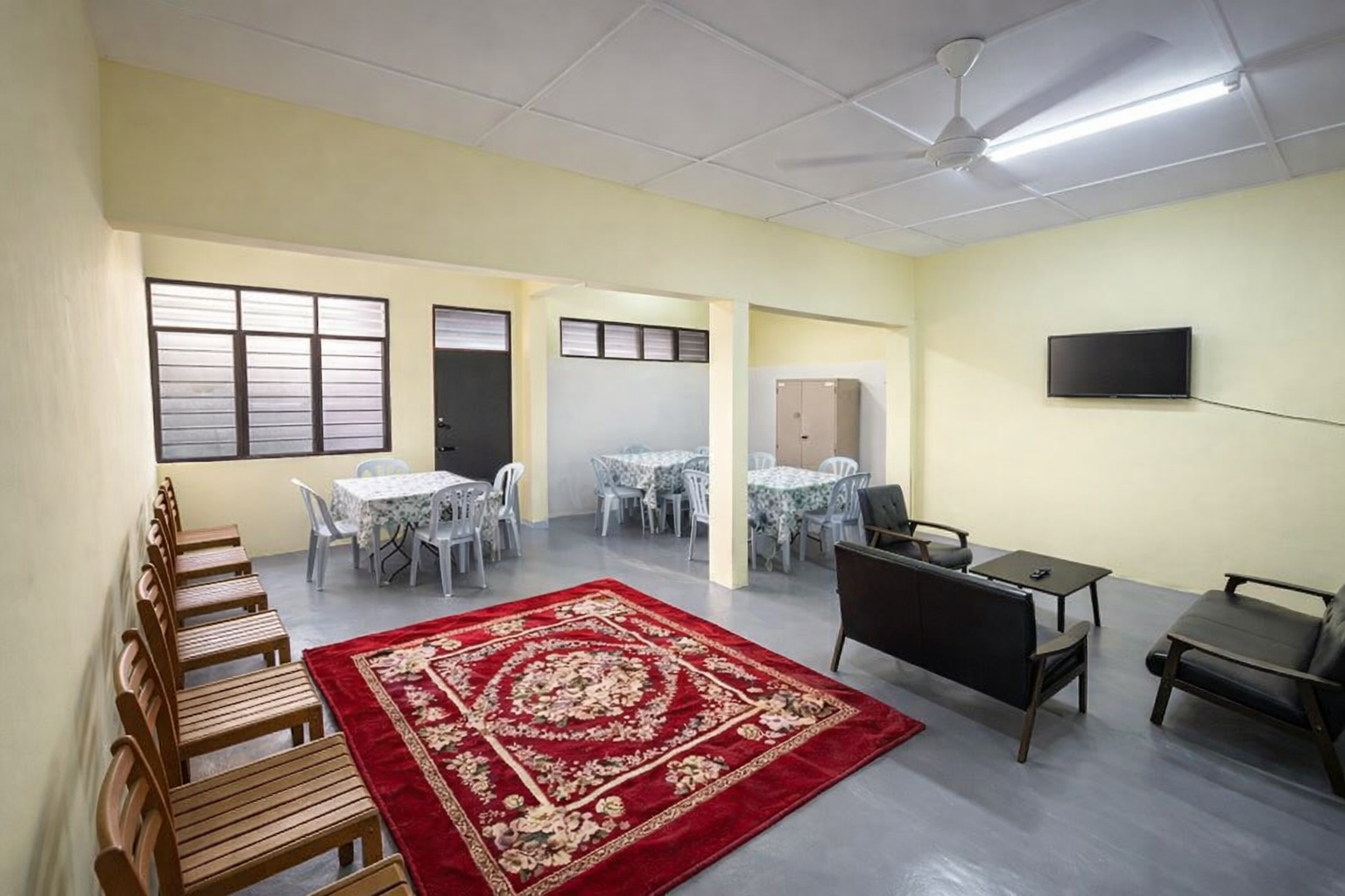 LOUNGE AREA - FEMALE AREA