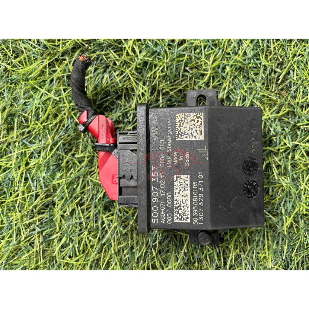 VOLKSWAGEN GOLF MK7  HEADLIGHT CONTROL MODULE  ( 2G-3D-H358 )