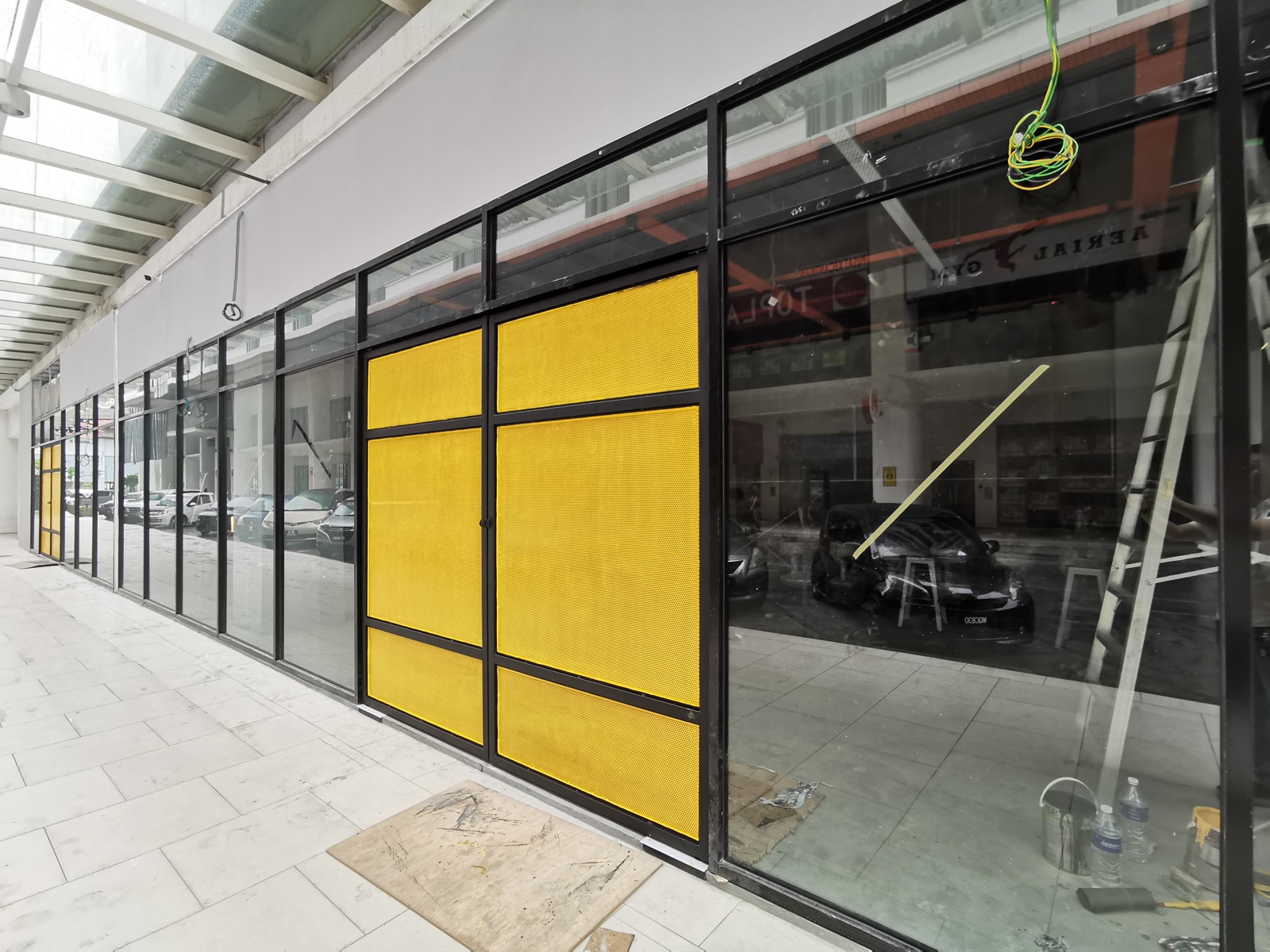 Glass Shopfront With 6mm Clear Tempered