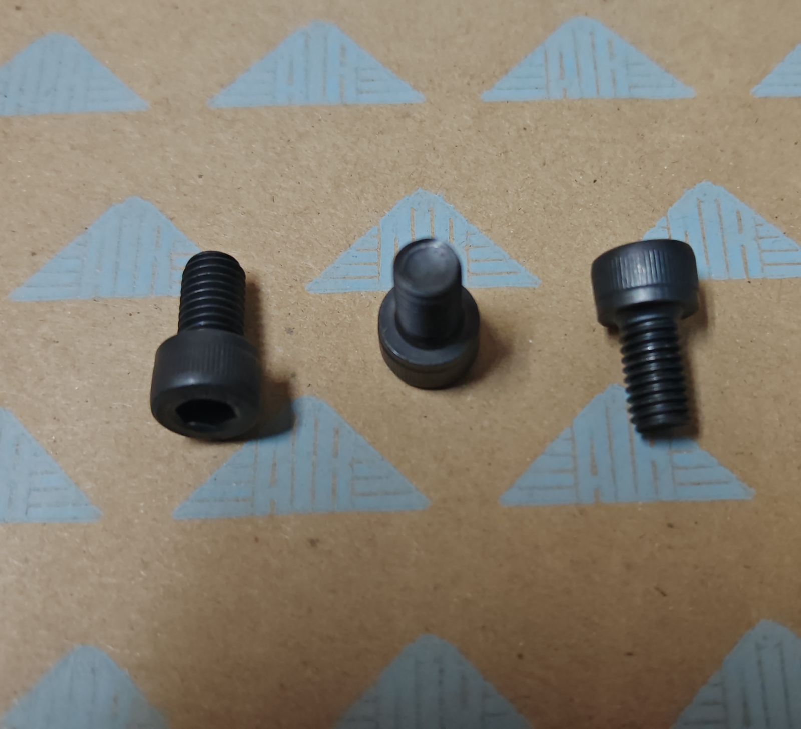 1760652 STRG SCREW
