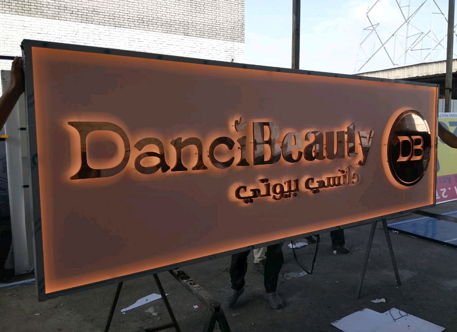 PAPAN TANDA PUSAT KECANTIKAN BEAUTY 3D LED BELAKANG STAINLESS STIL ROSE GOLD REKA BENTUK TERBAIK DARI PAKAR UTAMA DI PUCHONG & SUBANG JAYA