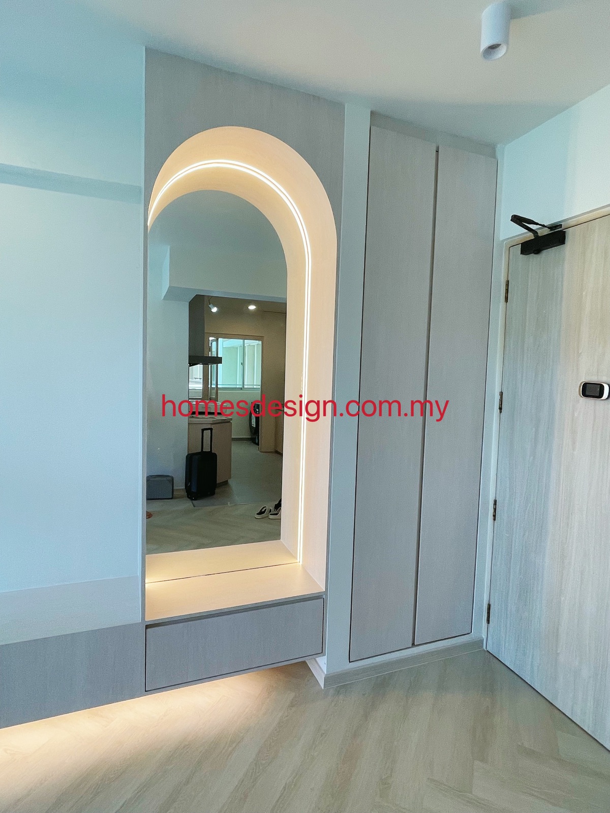 SG BTO Curved Cabinet 