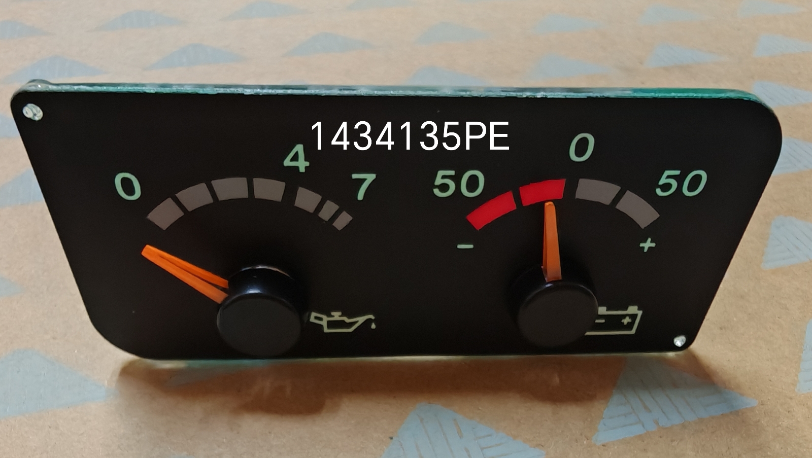 1434135 OIL PRESS ＆ BETTERY METER
