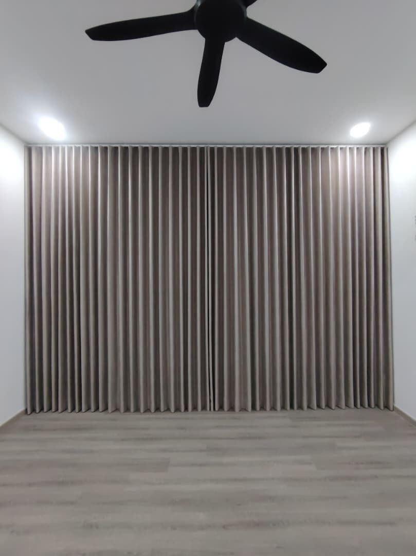 Custom made S Fold Blackout Curtain with thermal setting design; Roller Blind and Venetian Blind installation: Jalan Sungai Kandis, Kampung Sungai Kandis, 40460 Shah Alam, Selangor