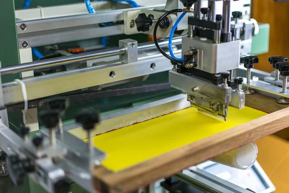 Cetakan Silkscreen Pada Botol & Bekas