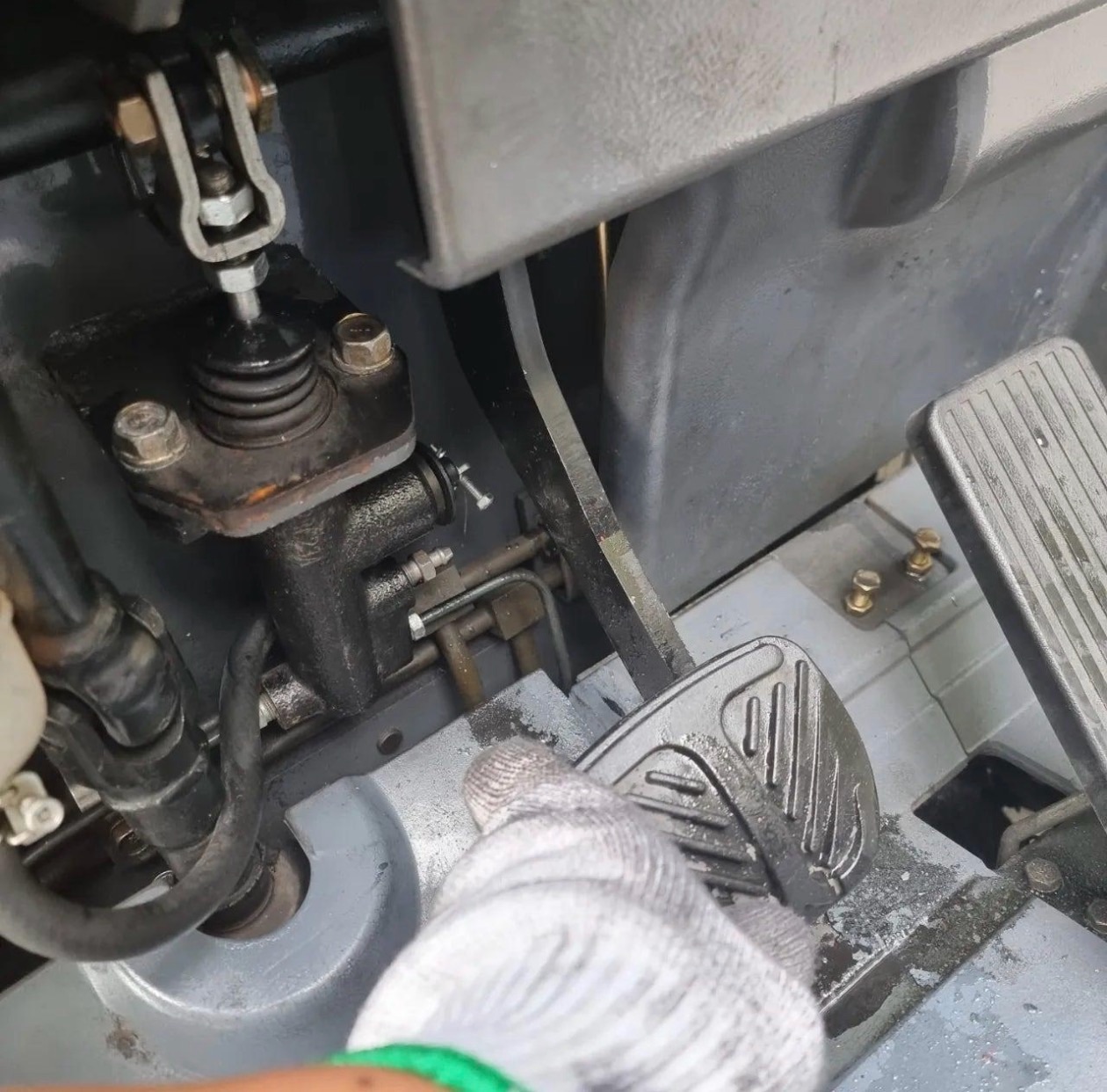 Why Is Your Forklift Brake Pedal Soft ? 