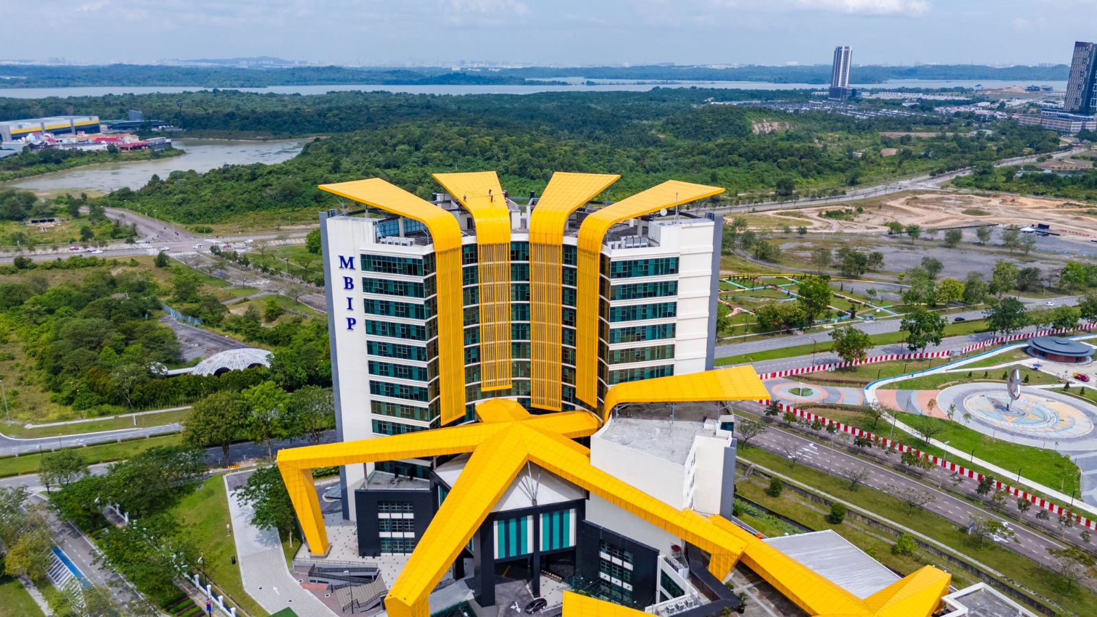 Facade Cleaning Service @ Majlis Bandaraya Iskandar Puteri, Johor
