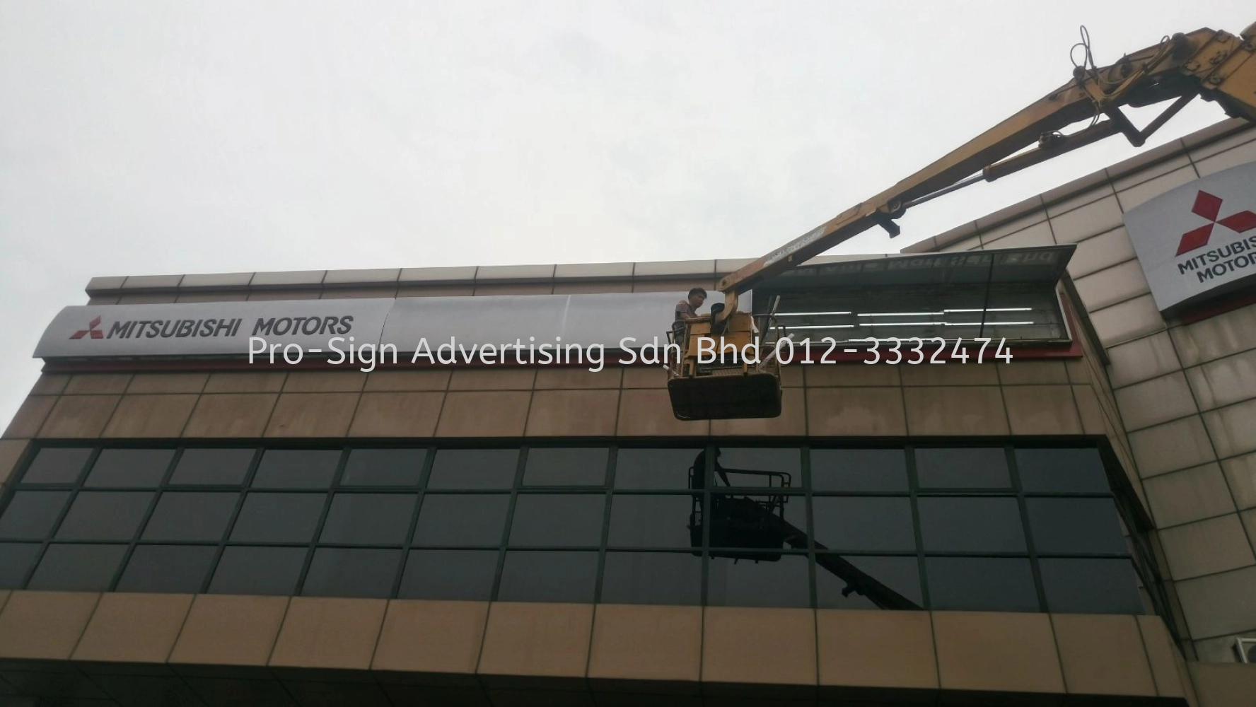 SIGNBOARD MAINTENANCE (MITSUBISHI MOTORS, GLEMARIE, 2017)